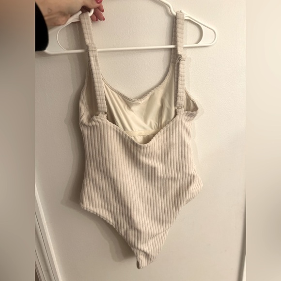 Zulu and Zephyr cream towelette ribbed one piece. - Picture 2 of 2